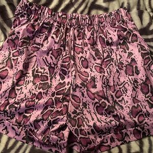 Women’s short XL elastic material never worn.